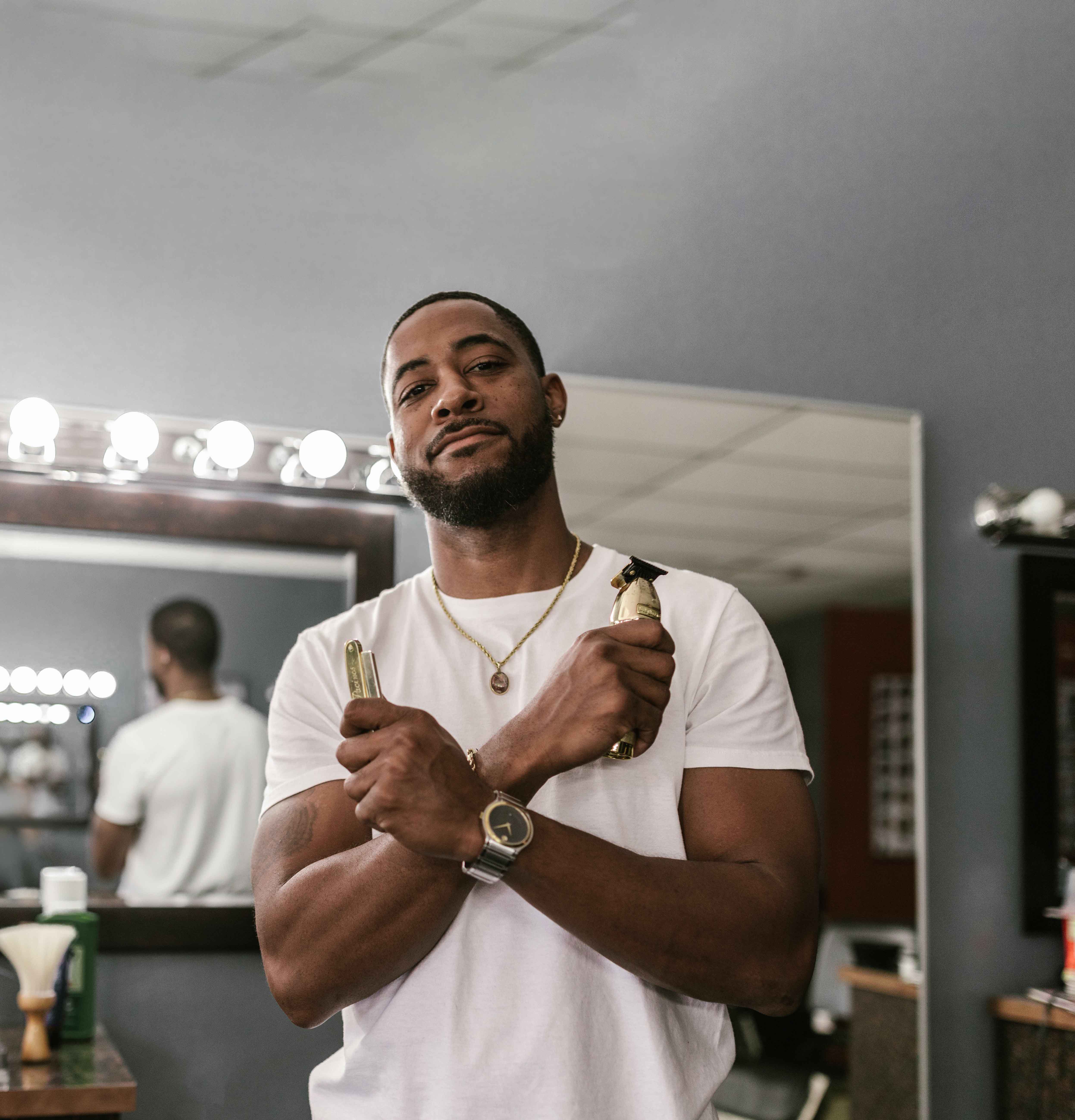 barber cutting hair